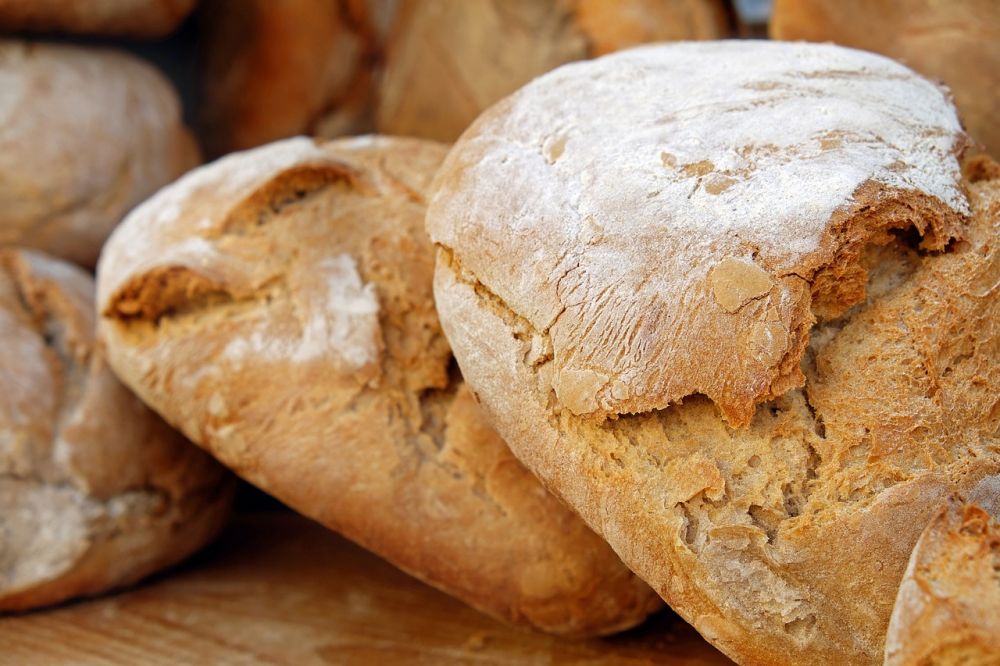Bake surdeigsbrød - En dypdykkende guide til den eldste formen for brødbaking